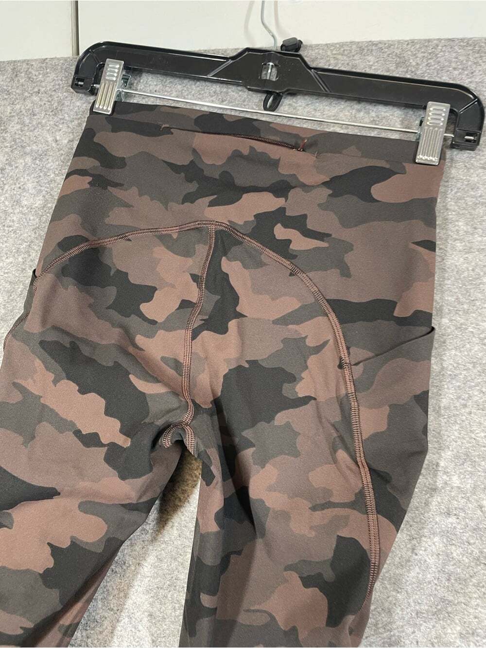Lululemon Camo Leggings Brown Black Reflective Hem High Rise Yoga Pants Size 4 - Picture 13 of 15